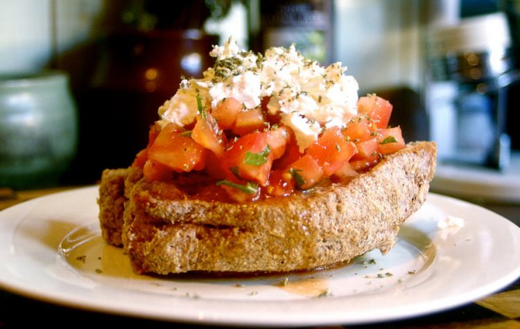 Dakos - salata cretana rustica